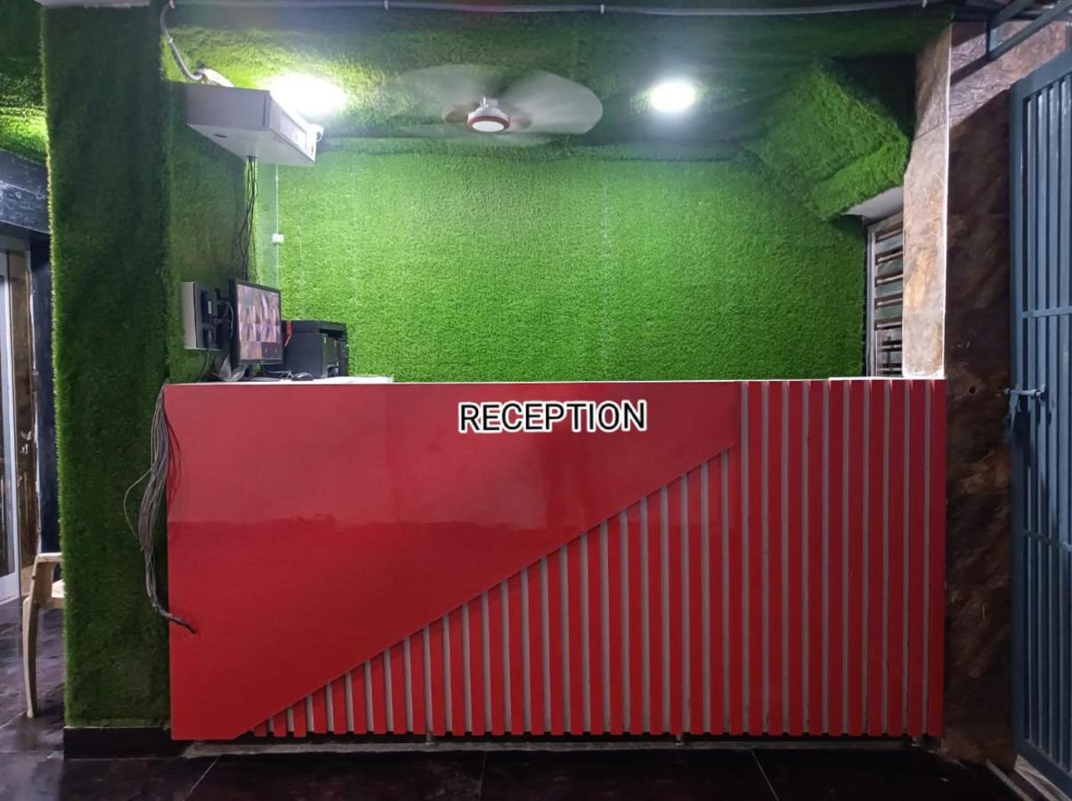 Hotel Twamev Couple Friendly Laxmi Nagar New Delhi Exterior photo